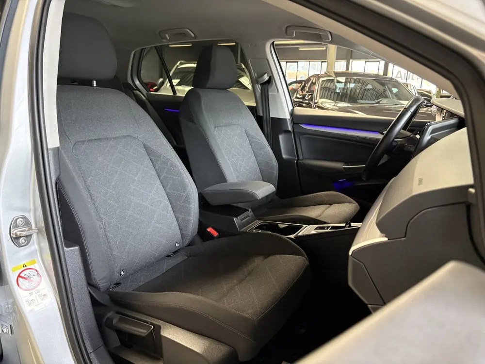Volkswagen Golf 1.5 eTSI 19inch, Sfeerverlichting, Led uit 2021, foto 14