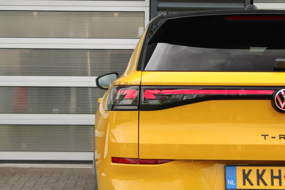 Volkswagen T-Roc 1.5 eTSI 150pk DSG R-Line Edition | Panoram uit 2026, foto 11