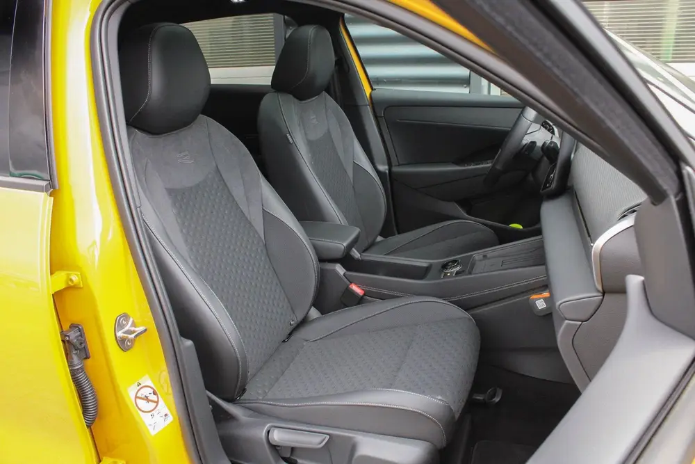 Volkswagen T-Roc 1.5 eTSI 150pk DSG R-Line Edition | Panoram uit 2026, foto 18