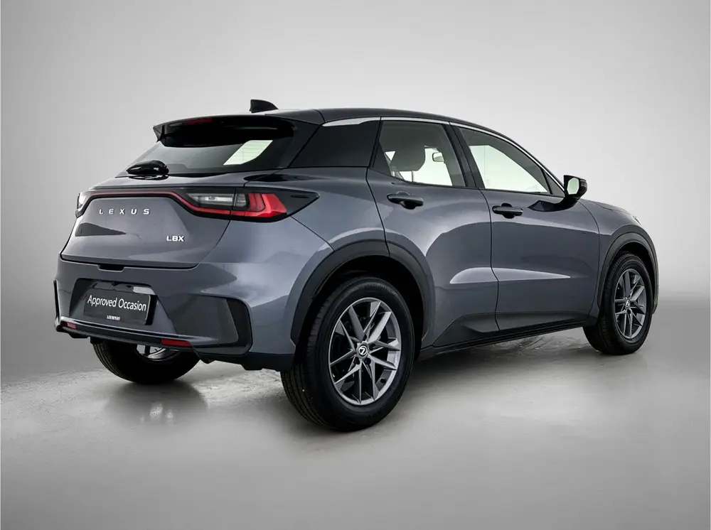 Lexus LBX 2WD uit 2024, foto 2