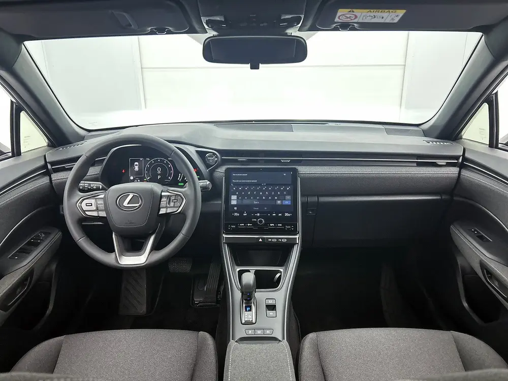 Lexus LBX 2WD uit 2024, foto 4