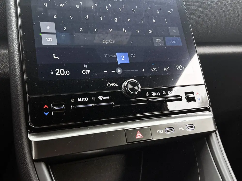 Lexus LBX 2WD uit 2024, foto 9