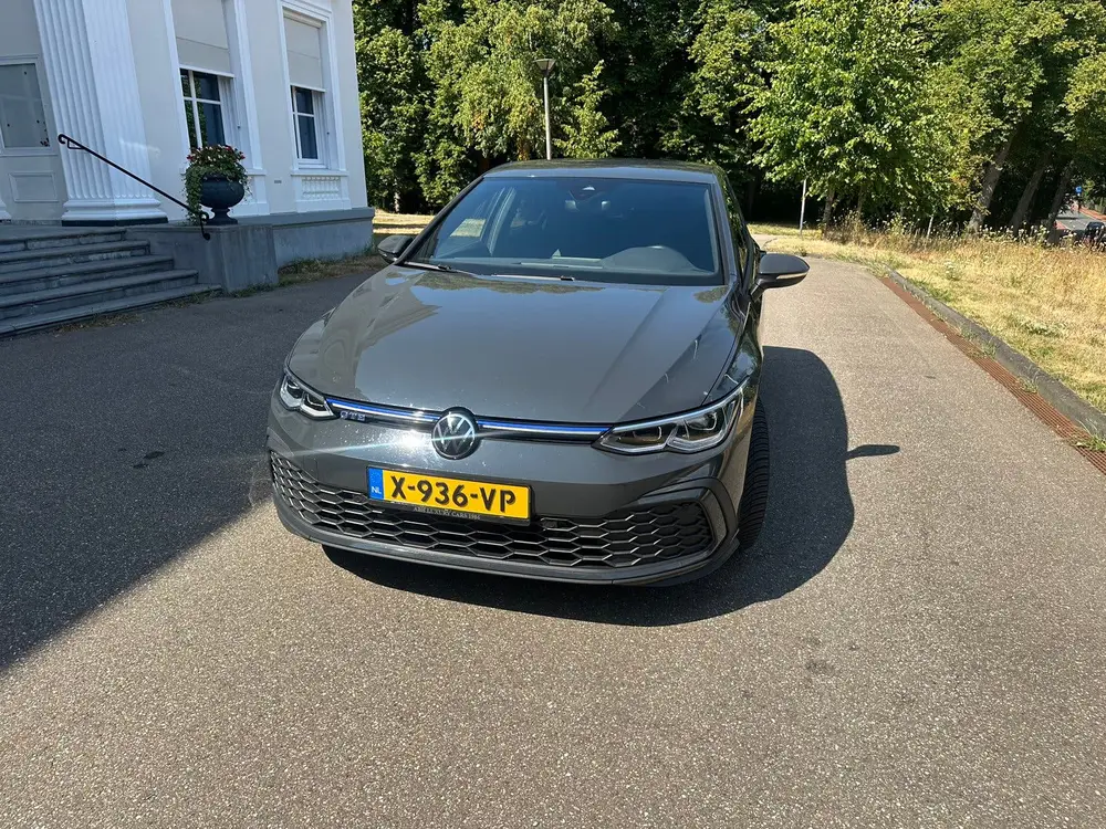 Volkswagen Golf GTE uit 2021, foto 2