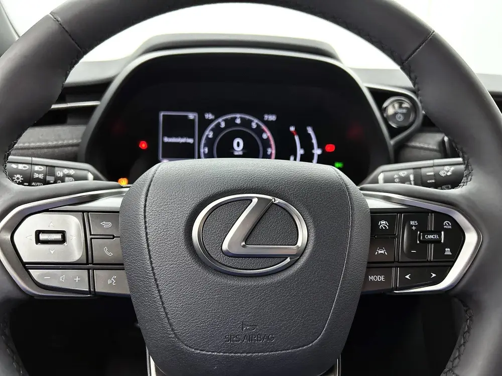 Lexus LBX 2WD uit 2024, foto 18