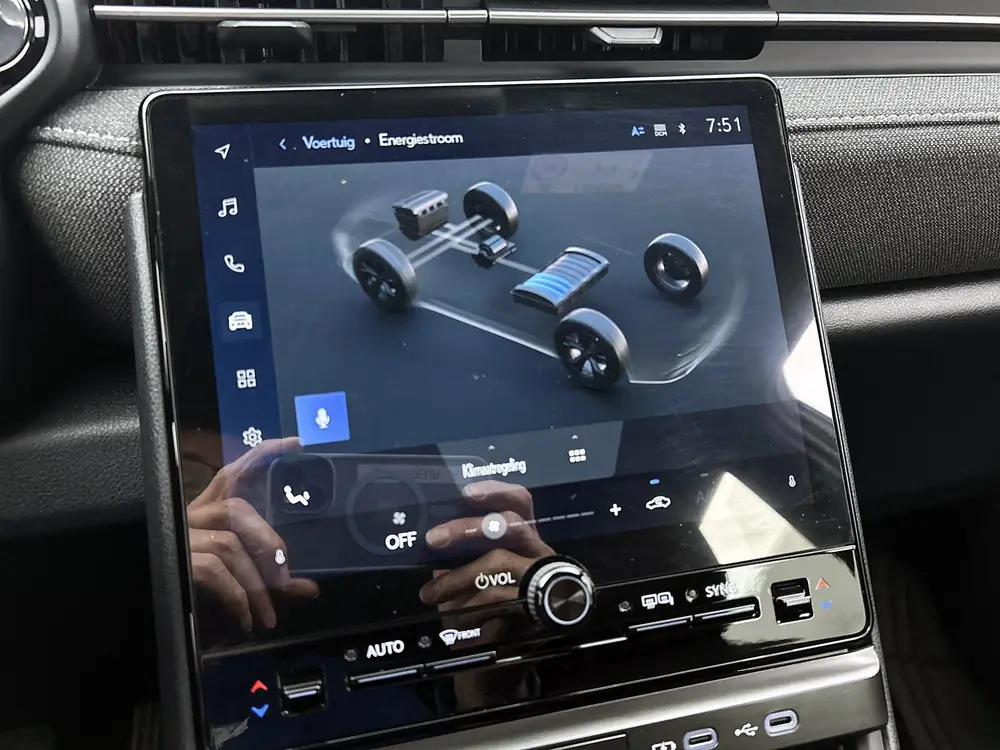 Lexus LBX 2WD uit 2024, foto 9