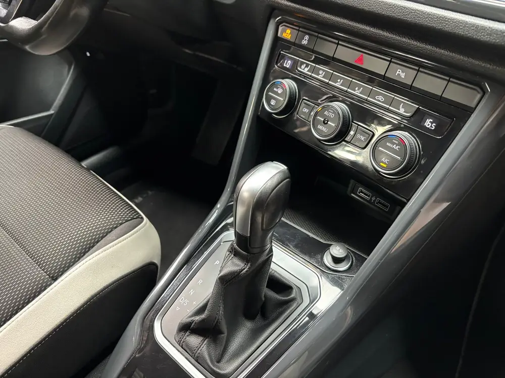 Volkswagen T-ROC 1.5 TSI Sport / Camera / Trekhaak uit 2020, foto 15