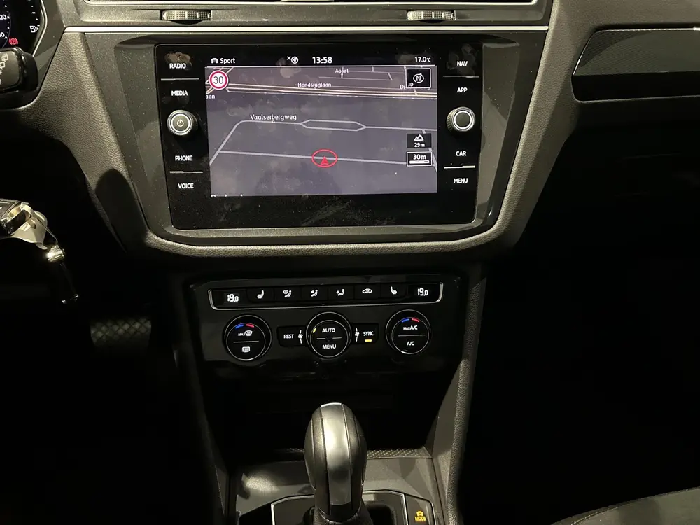 Volkswagen Tiguan 1.5 TSI ACT R-line | Panoramadak | Massage uit 2020, foto 10