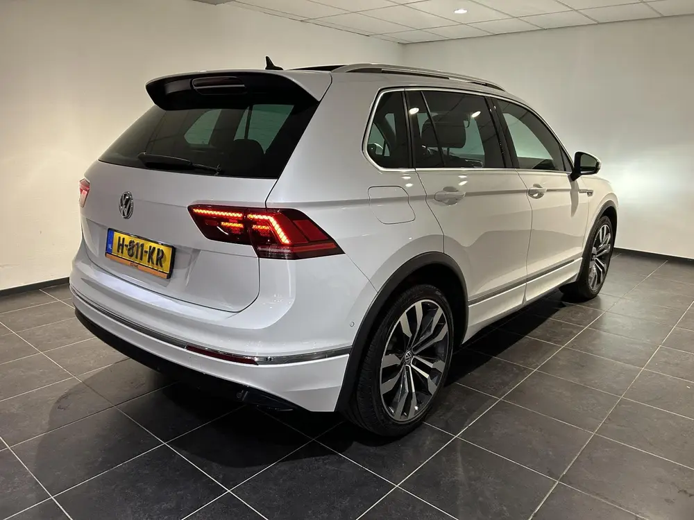 Volkswagen Tiguan 1.5 TSI ACT R-line | Panoramadak | Massage uit 2020, foto 2