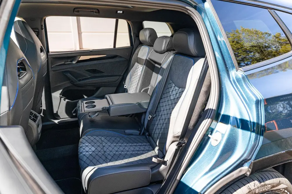 Volkswagen Tayron 1.5 eHybrid 204pk R-Line Edition | Black S uit 2026, foto 6