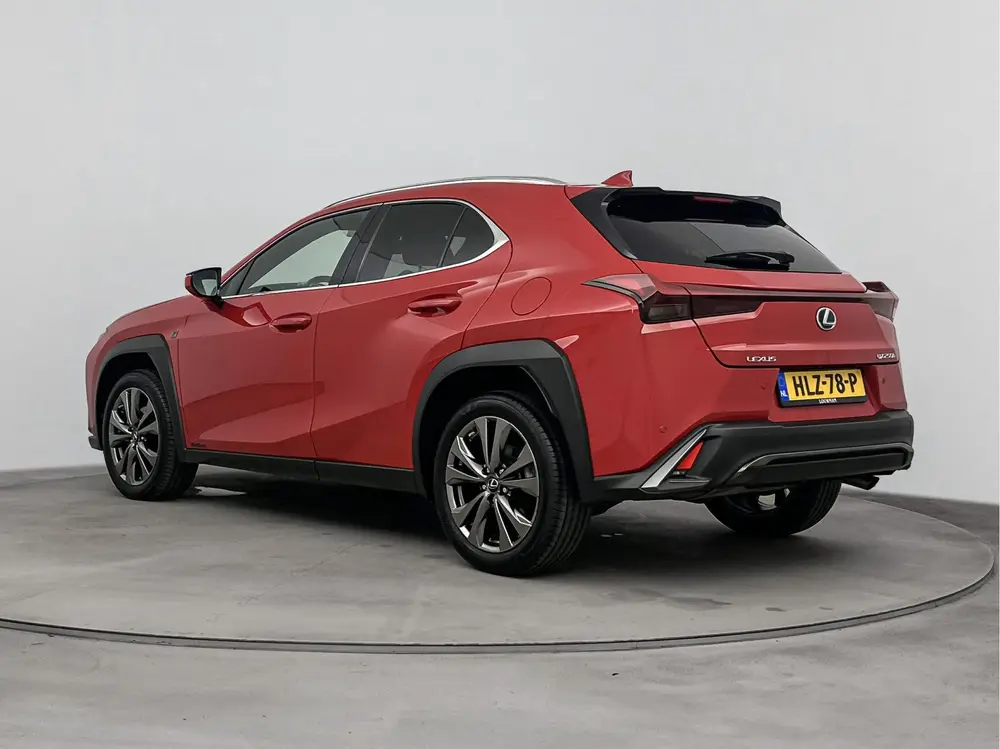 Lexus UX 250h F-Sport Design uit 2024, foto 18