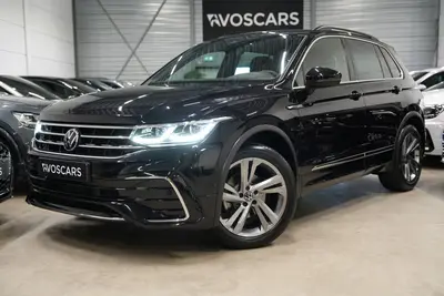 Volkswagen Tiguan 1.5 TSI R-Line * Trekhaak - IQ Light - Vir uit 2021