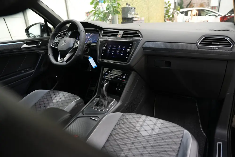 Volkswagen Tiguan 1.5 TSI R-Line * Trekhaak - IQ Light - Vir uit 2021, foto 17