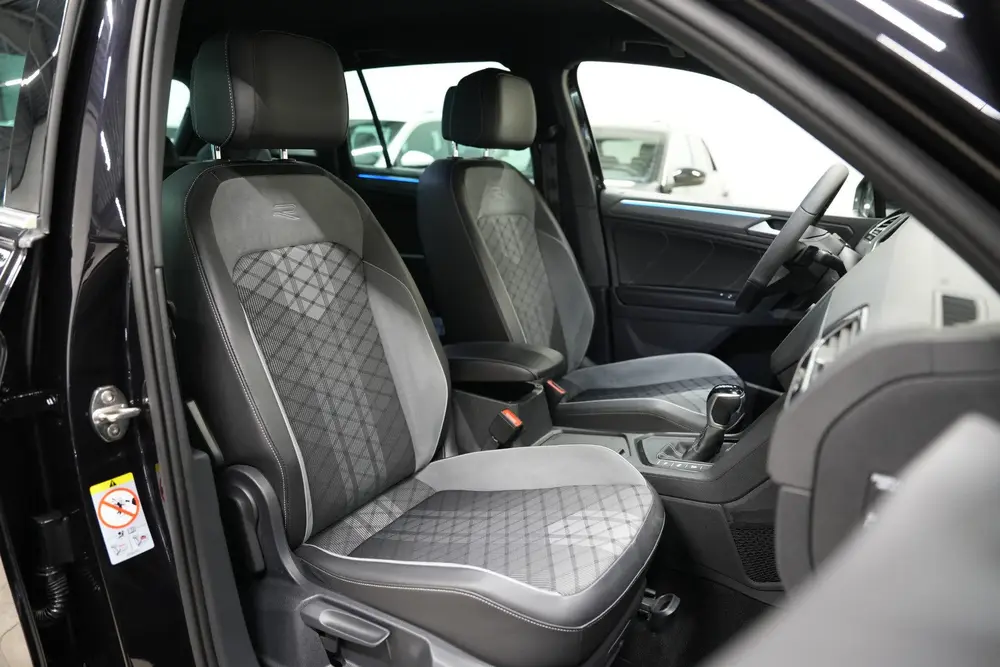 Volkswagen Tiguan 1.5 TSI R-Line * Trekhaak - IQ Light - Vir uit 2021, foto 19