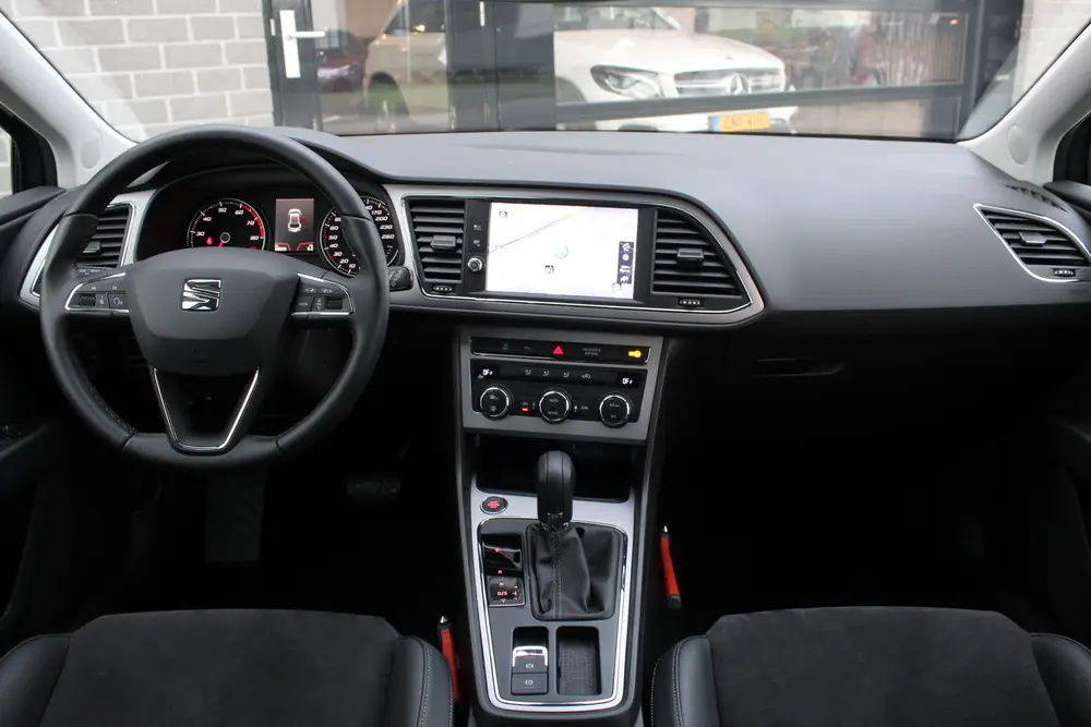 SEAT Leon 1.0 EcoTSI Style Business Intense uit 2019, foto 2