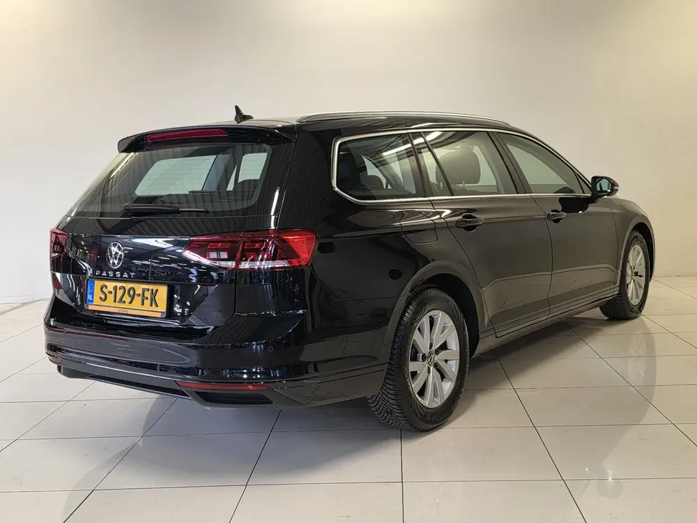 Volkswagen Passat Variant 1.5 TSI Business | Camera | Naviga uit 2023, foto 2