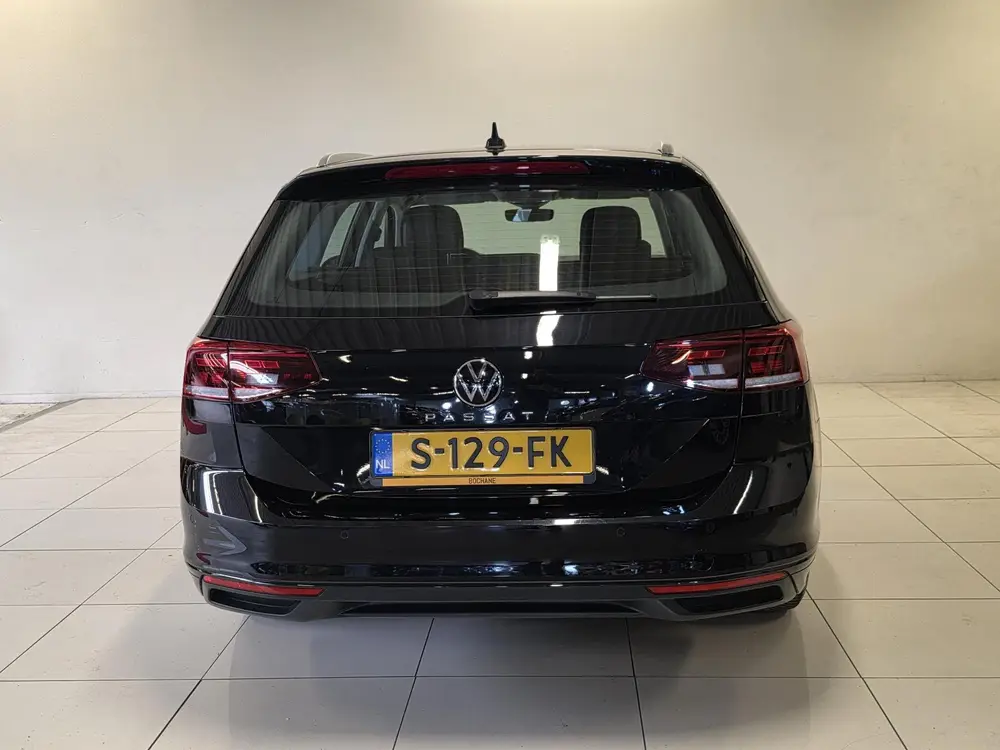 Volkswagen Passat Variant 1.5 TSI Business | Camera | Naviga uit 2023, foto 20