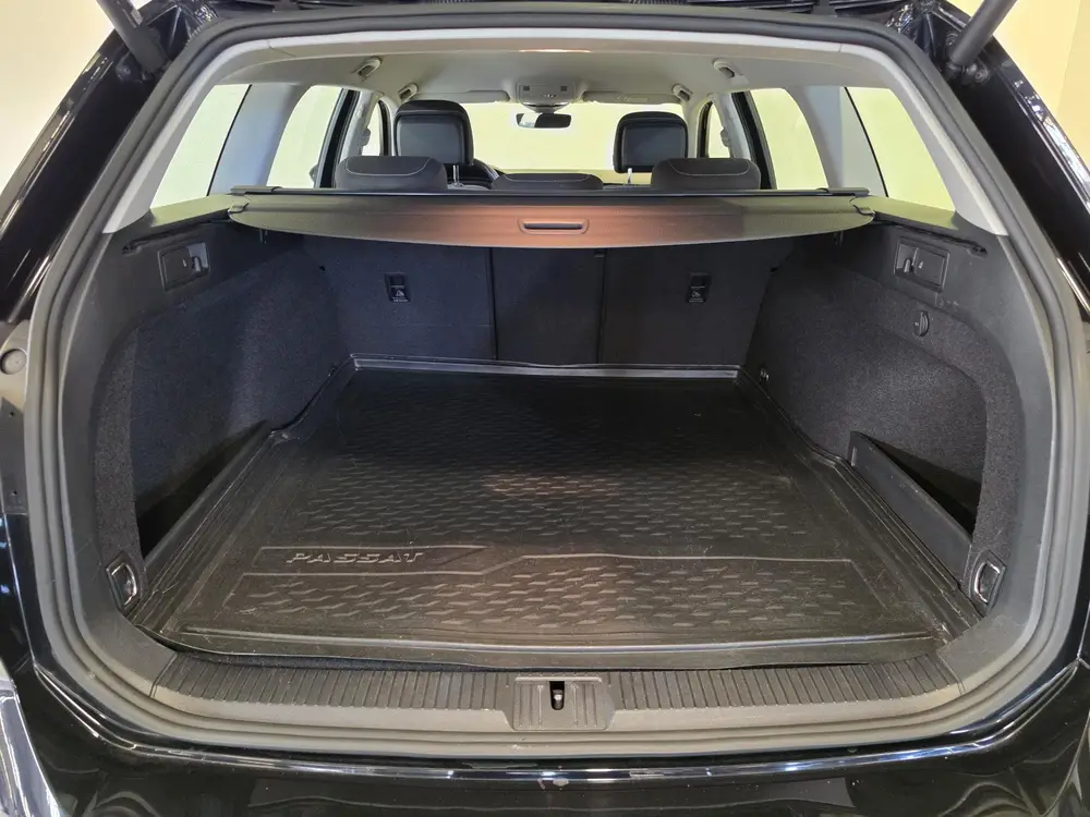 Volkswagen Passat Variant 1.5 TSI Business | Camera | Naviga uit 2023, foto 9