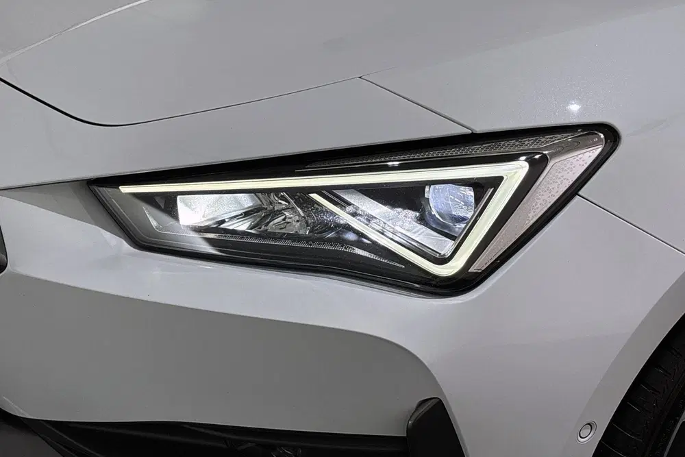 Cupra Leon 1.4 e-Hybrid Essential Achteruitrijc uit 2024, foto 18