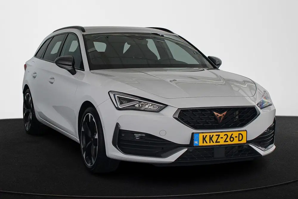 Cupra Leon 1.4 e-Hybrid Essential Achteruitrijc uit 2024, foto 2