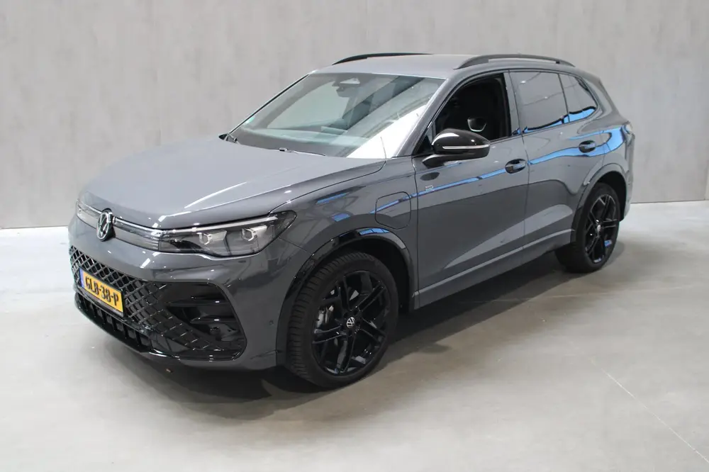 Volkswagen Tiguan 1.5 eHybrid R-Line Camera/Trekhaak/Black p uit 2024, foto 2