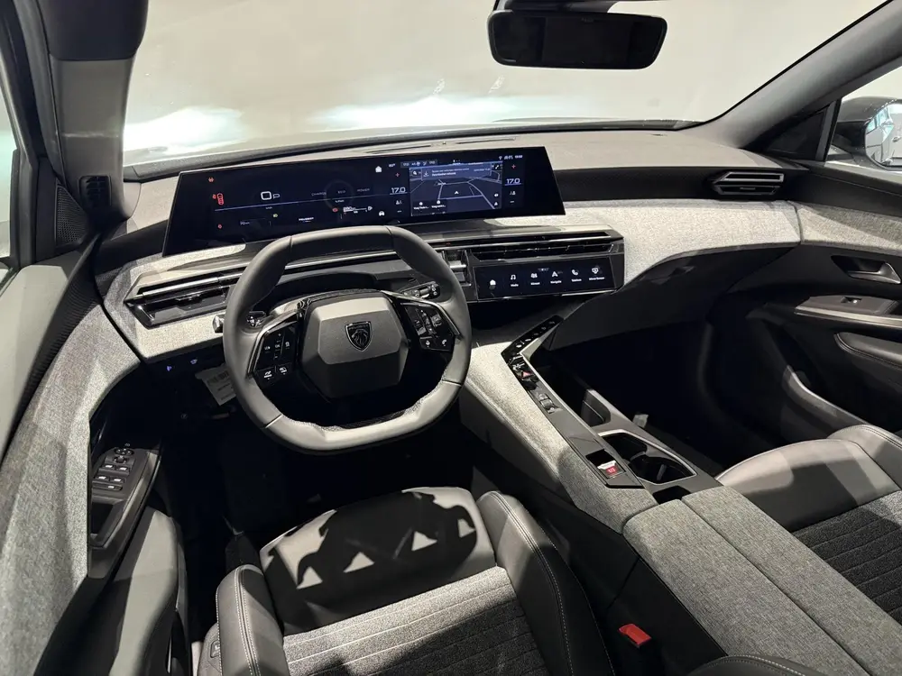 Peugeot 5008 1.6 Plug-in Hybrid 195 Allure 7p l 360 Cam uit 2026, foto 12