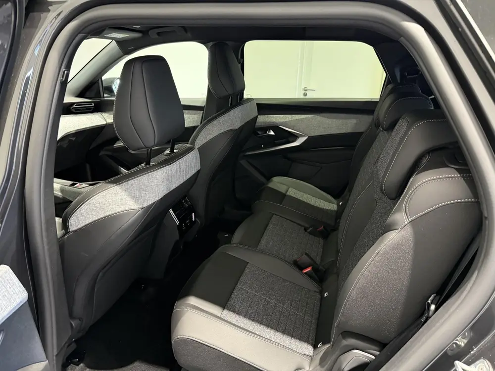 Peugeot 5008 1.6 Plug-in Hybrid 195 Allure 7p l 360 Cam uit 2026, foto 9
