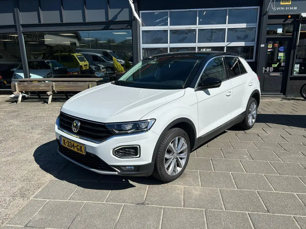 VOLKSWAGEN T-Roc 1.5 TSI 150pk 7-DSG T-Roc Sport uit 2019, foto 2
