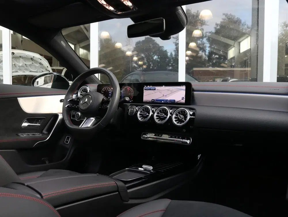 Mercedes-Benz CLA 250 e AMG Line uit 2024, foto 4