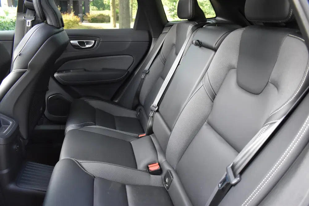 Volvo XC60 2.0 T6 Plug-in hybrid AWD 400PK Dark uit 2023, foto 10