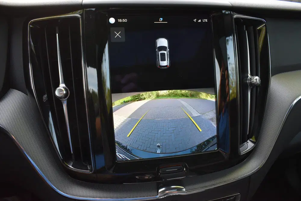 Volvo XC60 2.0 T6 Plug-in hybrid AWD 400PK Dark uit 2023, foto 15