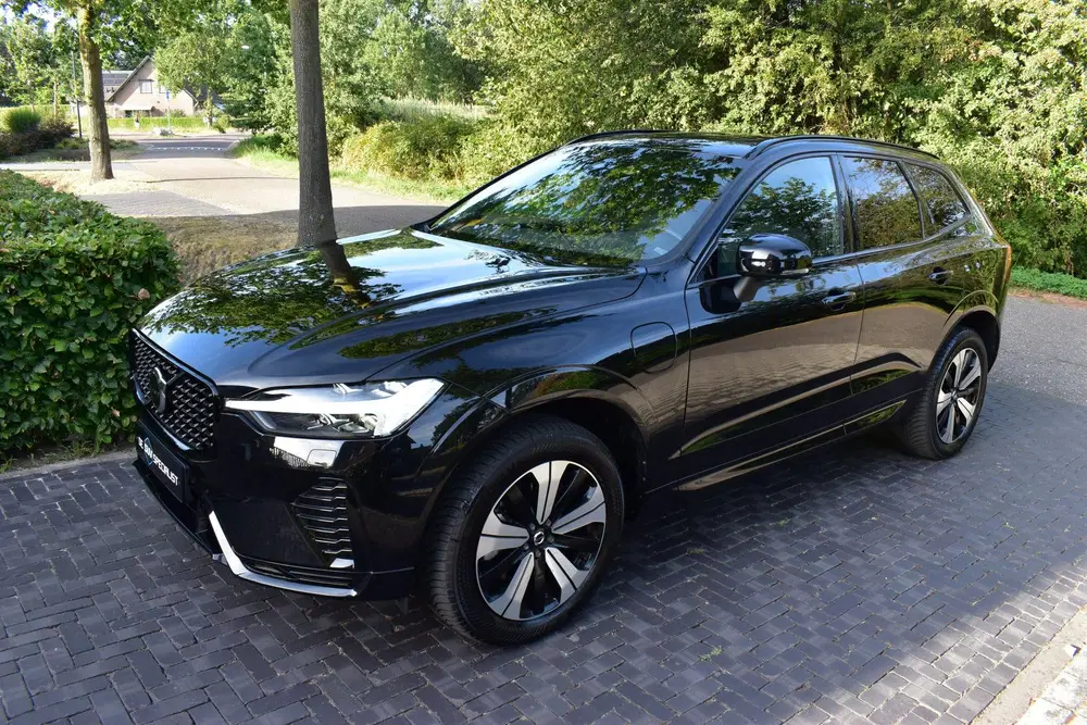 Volvo XC60 2.0 T6 Plug-in hybrid AWD 400PK Dark uit 2023, foto 2
