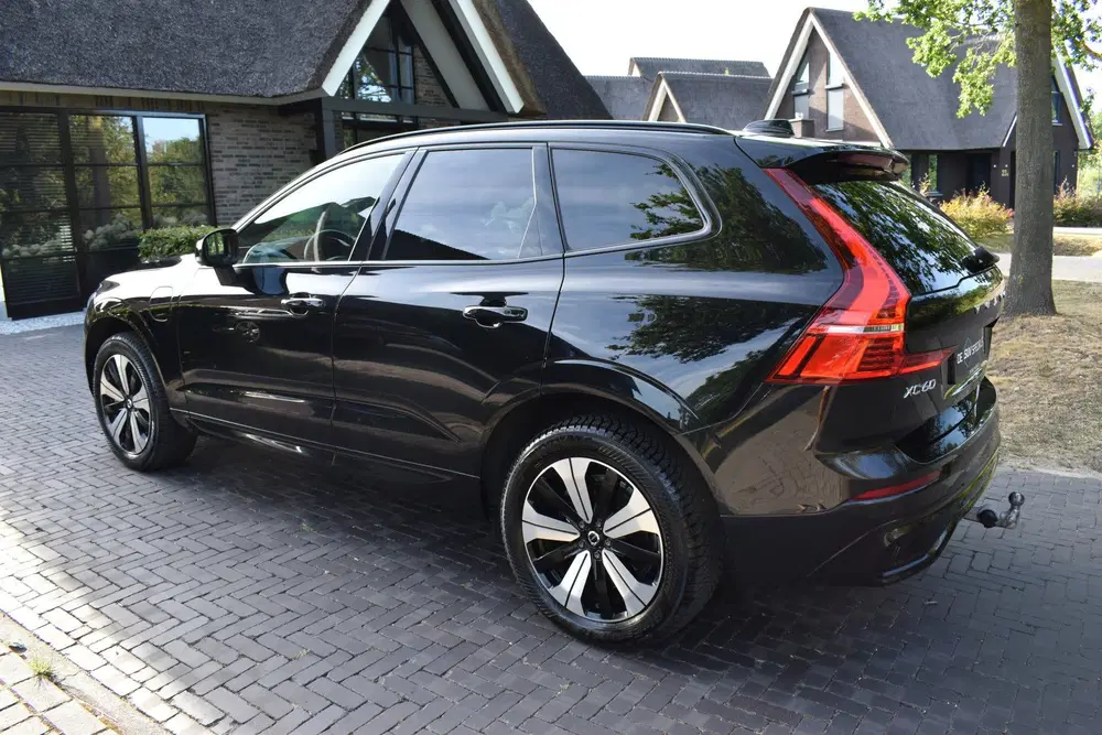 Volvo XC60 2.0 T6 Plug-in hybrid AWD 400PK Dark uit 2023, foto 5