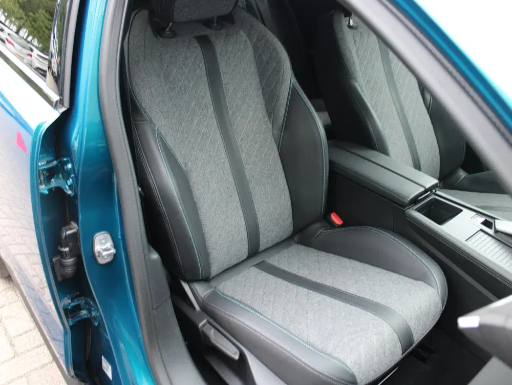 Peugeot 408 1.2 PT Allure Pack 130pk EAT8 Automaat uit 2024, foto 11