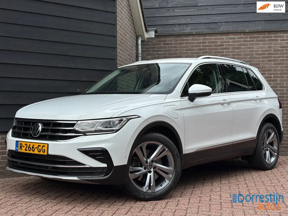 Volkswagen Tiguan 1.4 TSI eHybrid Business+ | ACC | Camera | uit 2021