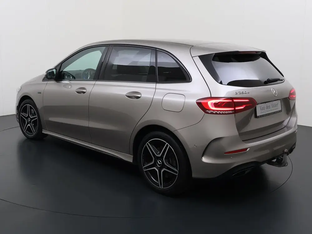 Mercedes-Benz B-Klasse 250e AMG uit 2020, foto 2