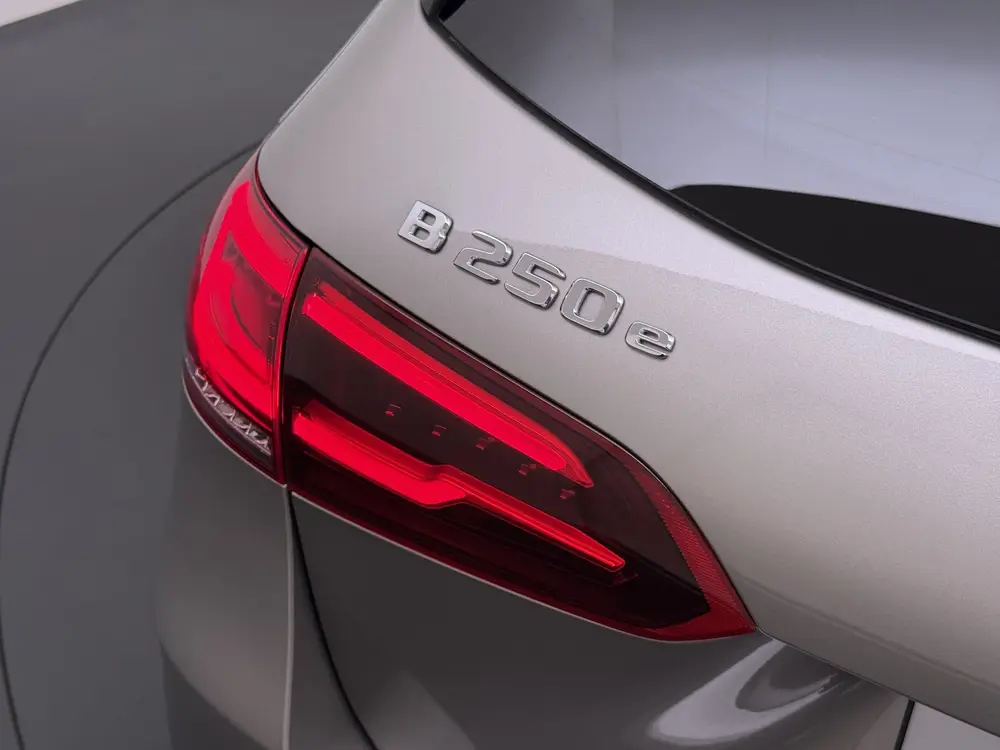 Mercedes-Benz B-Klasse 250e AMG uit 2020, foto 3
