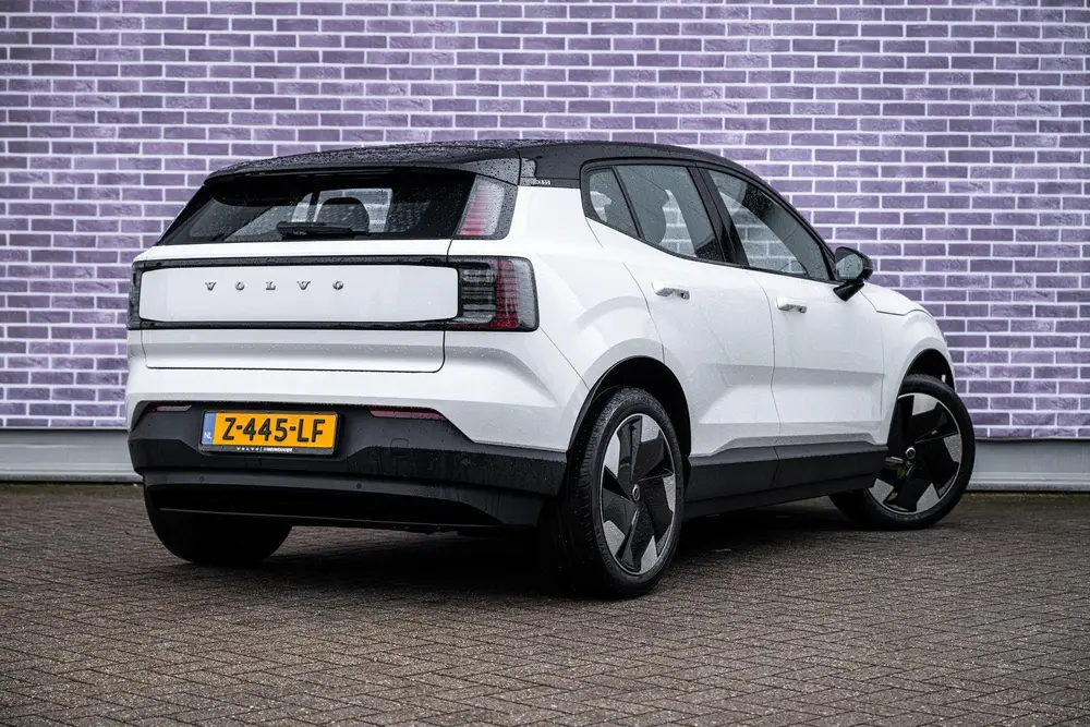 Volvo EX30 Single Motor Extended Range 69 kWh Plus uit 2024, foto 2