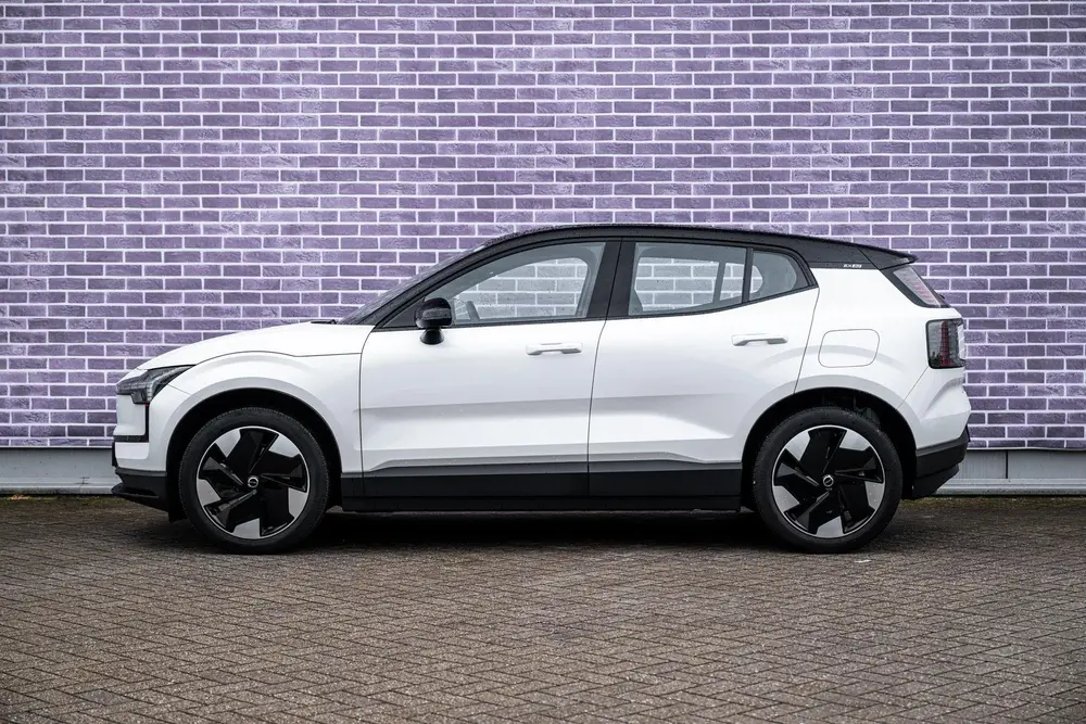 Volvo EX30 Single Motor Extended Range 69 kWh Plus uit 2024, foto 4