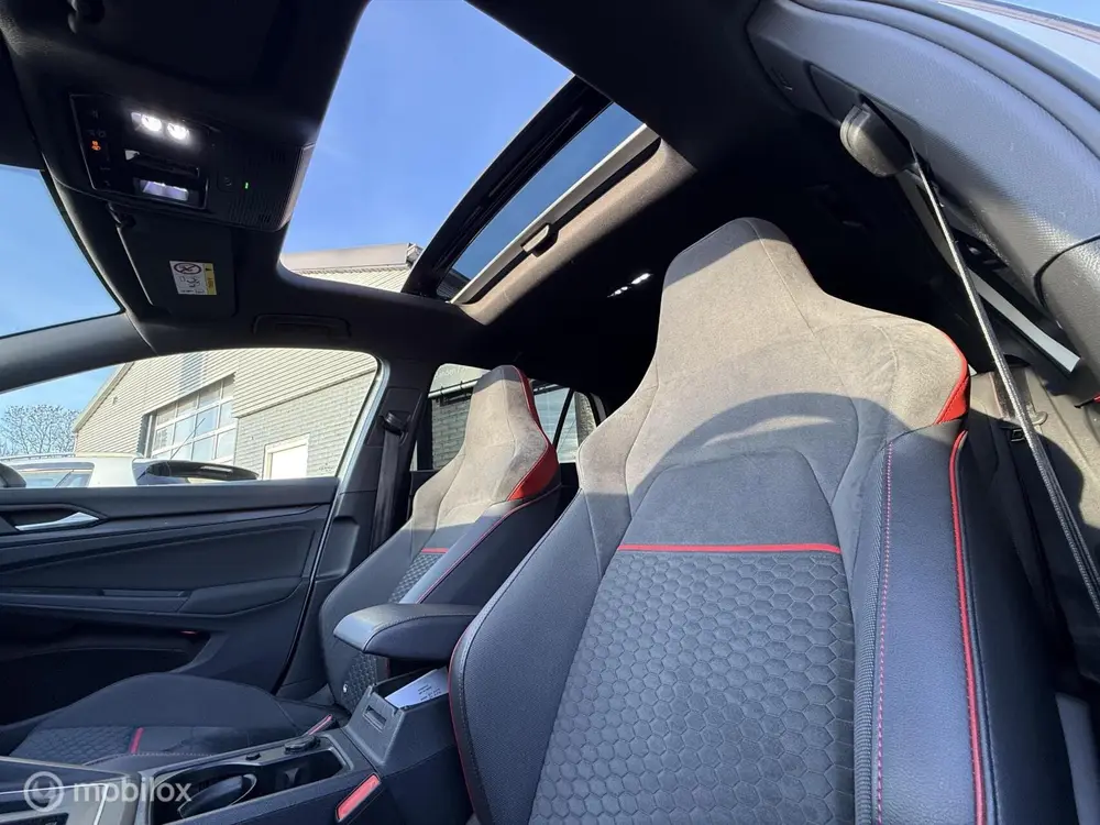 Volkswagen Golf 2.0 TSI GTI Clubsport, Panoramadak, IQ light uit 2022, foto 16