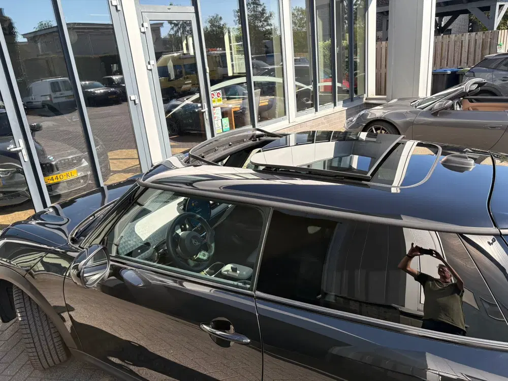 Mini Cooper 1.5 156pk Aut 2024 Zwart uit 2024, foto 4