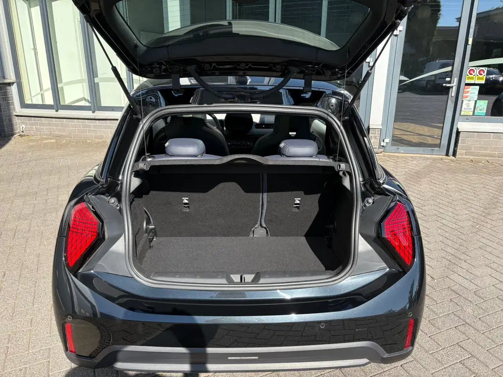 Mini Cooper 1.5 156pk Aut 2024 Zwart uit 2024, foto 6
