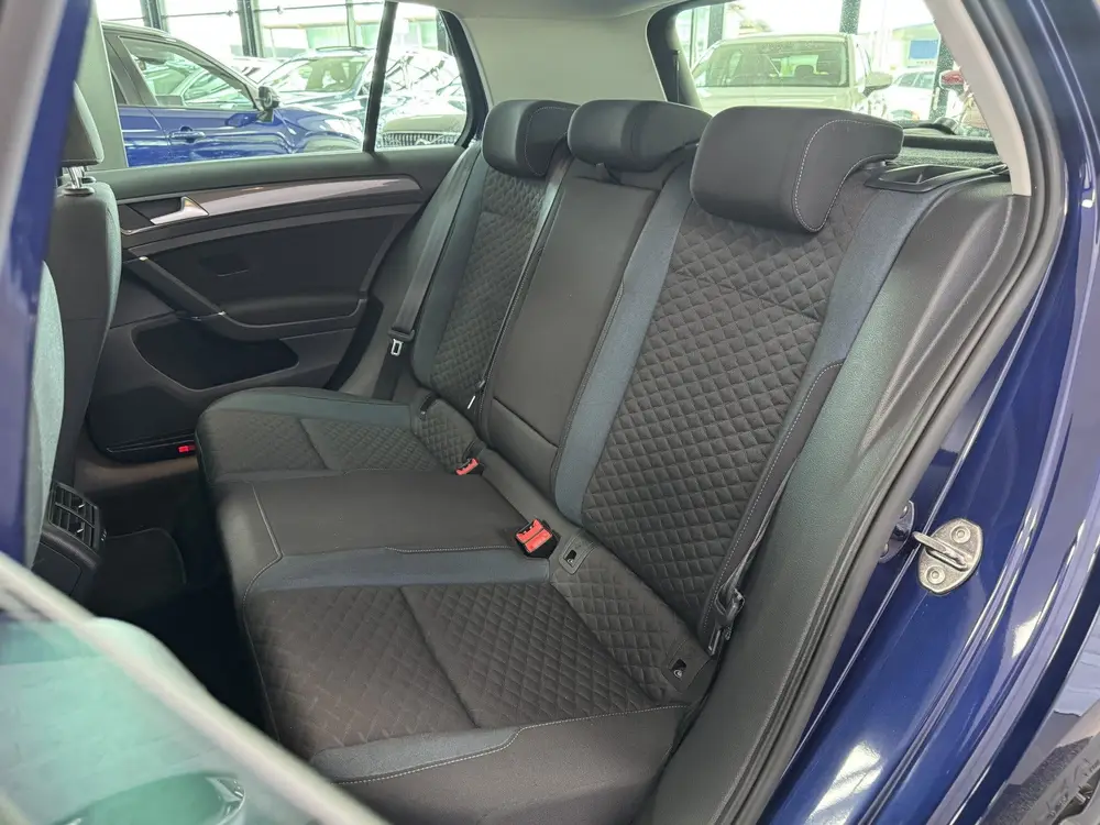Volkswagen Golf 1.0 TSI Highline ACC Navigatie Stoelverwarmi uit 2019, foto 12