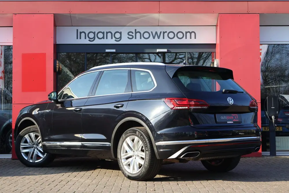 Volkswagen Touareg 3.0 TDI 4MOTION | Panoramadak | Winter Pa uit 2019, foto 2