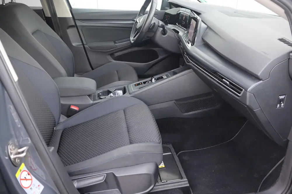 Volkswagen Golf 1.0 eTSI Life Business BTW auto, Navigatie uit 2020, foto 11