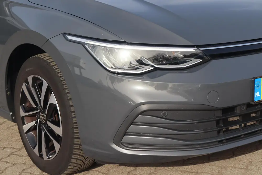 Volkswagen Golf 1.0 eTSI Life Business BTW auto, Navigatie uit 2020, foto 12
