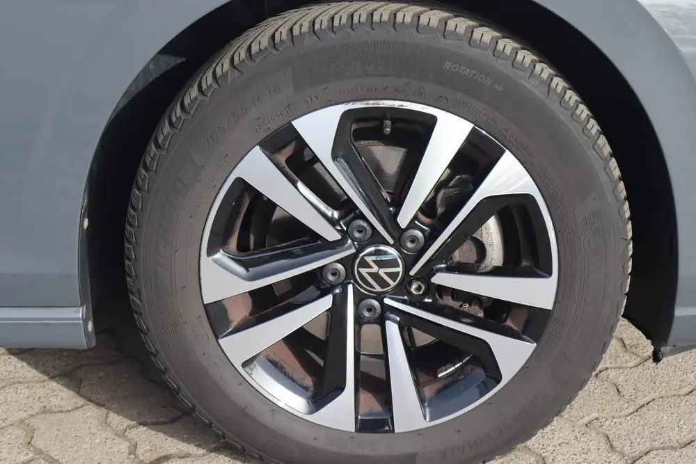 Volkswagen Golf 1.0 eTSI Life Business BTW auto, Navigatie uit 2020, foto 13