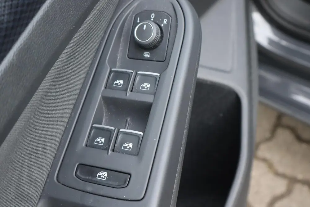 Volkswagen Golf 1.0 eTSI Life Business BTW auto, Navigatie uit 2020, foto 19