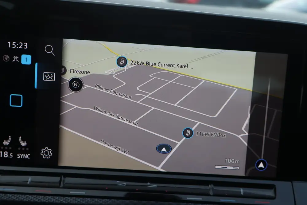Volkswagen Golf 1.0 eTSI Life Business BTW auto, Navigatie uit 2020, foto 4