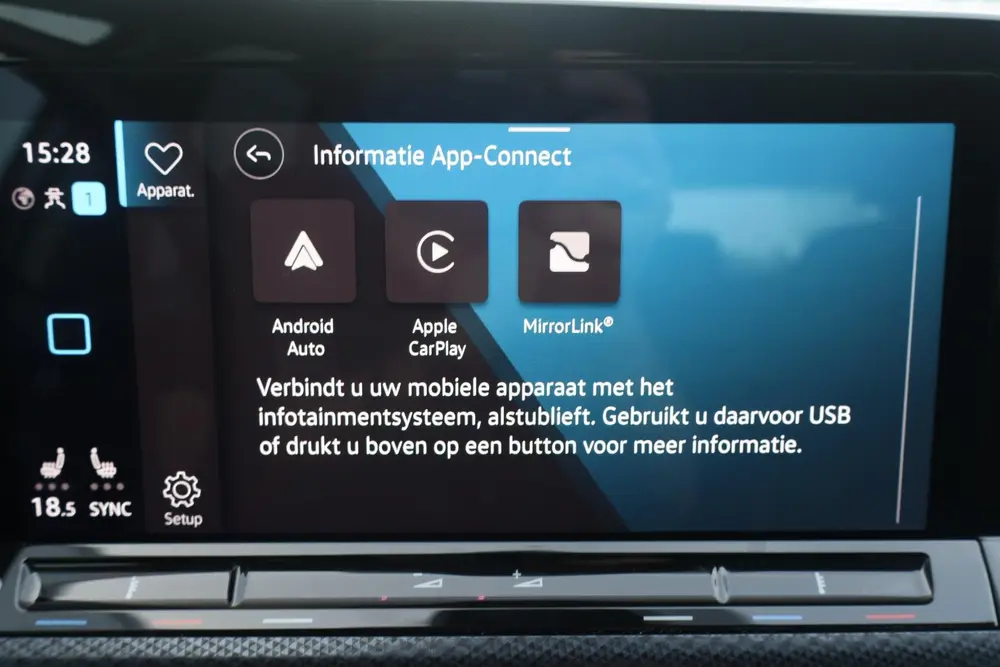 Volkswagen Golf 1.0 eTSI Life Business BTW auto, Navigatie uit 2020, foto 7