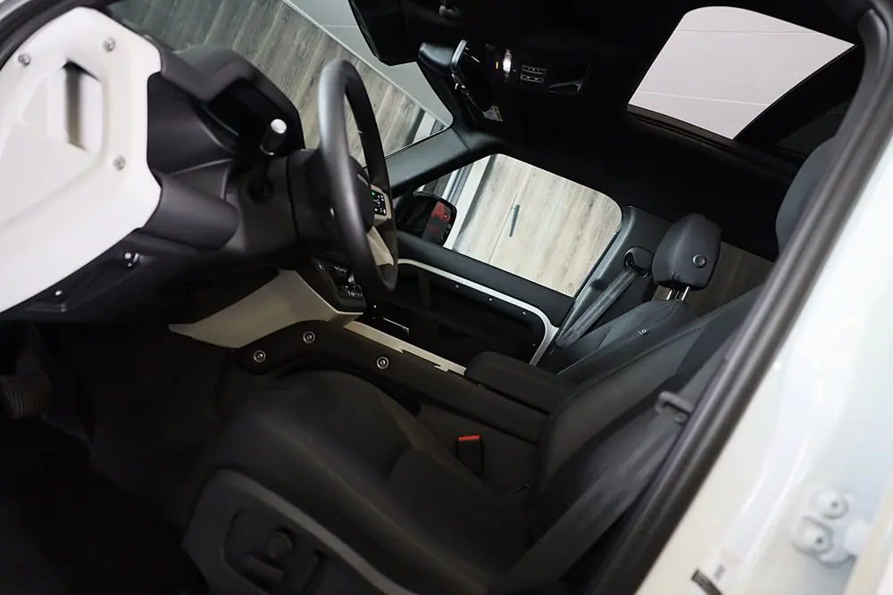 Land Rover Defender 110 2.0 P300e 110 X-Sport SE / Head Up / uit 2025, foto 9